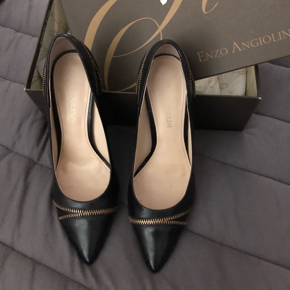 High heel pumps..zipper effect size 8.